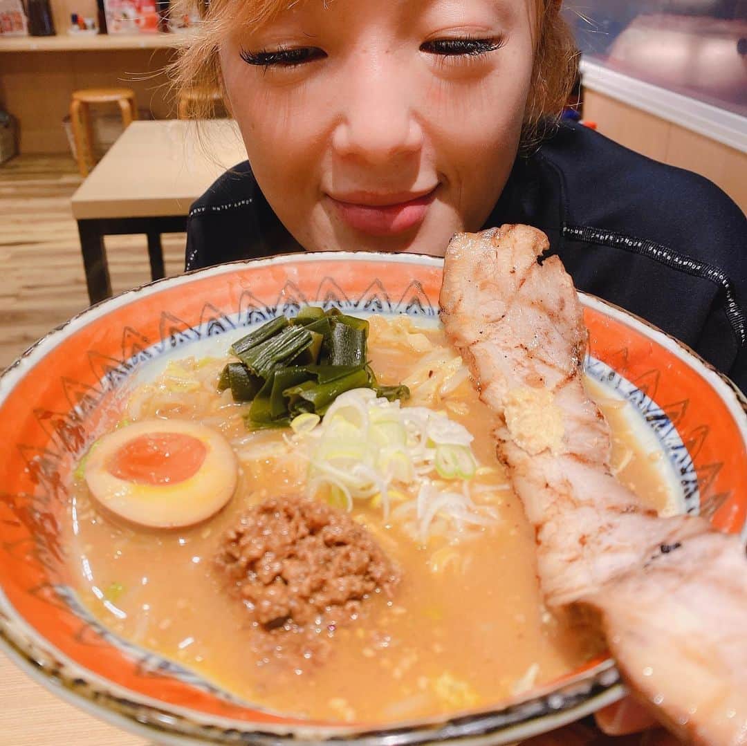 楽しんごさんのインスタグラム写真 - (楽しんごInstagram)「久しぶりの醤油ラーメン🍜 #本当美味しかった#醤油ラーメン #弟子屈ラーメン」1月17日 5時48分 - tanoshingo.official