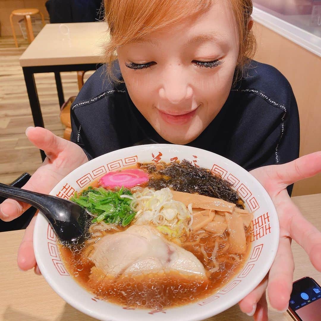 楽しんごさんのインスタグラム写真 - (楽しんごInstagram)「久しぶりの醤油ラーメン🍜 #本当美味しかった#醤油ラーメン #弟子屈ラーメン」1月17日 5時48分 - tanoshingo.official