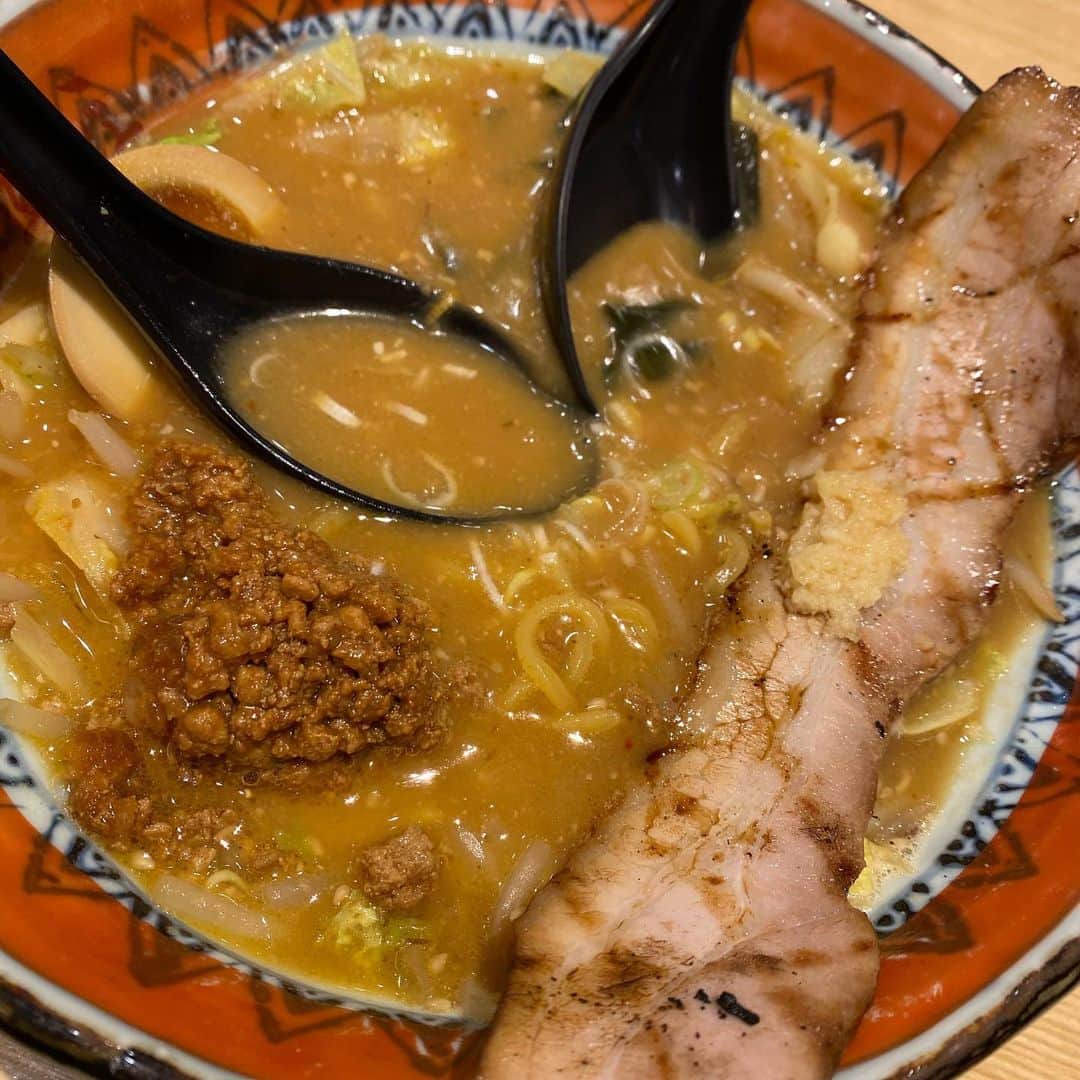 楽しんごさんのインスタグラム写真 - (楽しんごInstagram)「久しぶりの醤油ラーメン🍜 #本当美味しかった#醤油ラーメン #弟子屈ラーメン」1月17日 5時48分 - tanoshingo.official