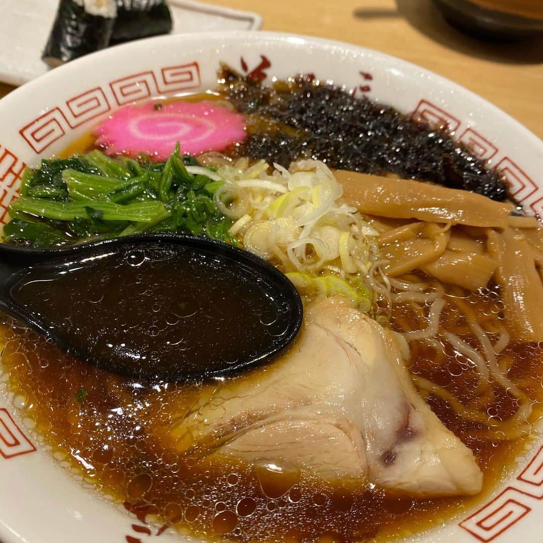 楽しんごさんのインスタグラム写真 - (楽しんごInstagram)「久しぶりの醤油ラーメン🍜 #本当美味しかった#醤油ラーメン #弟子屈ラーメン」1月17日 5時48分 - tanoshingo.official