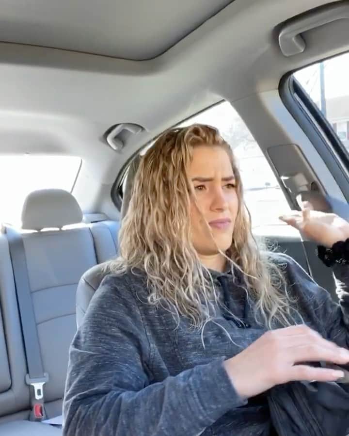 のインスタグラム：「Me running away from distractions this year🏃🏼‍♀️🏃🏼‍♀️🏃🏼‍♀️ Tag an accountability buddy 😂😂 Full video finally coming up on my YouTube channel today with @garretttaira ...link in bio. Check it out  #friendzoned #bff #alwaysgoodtimes #funny #vlogger」