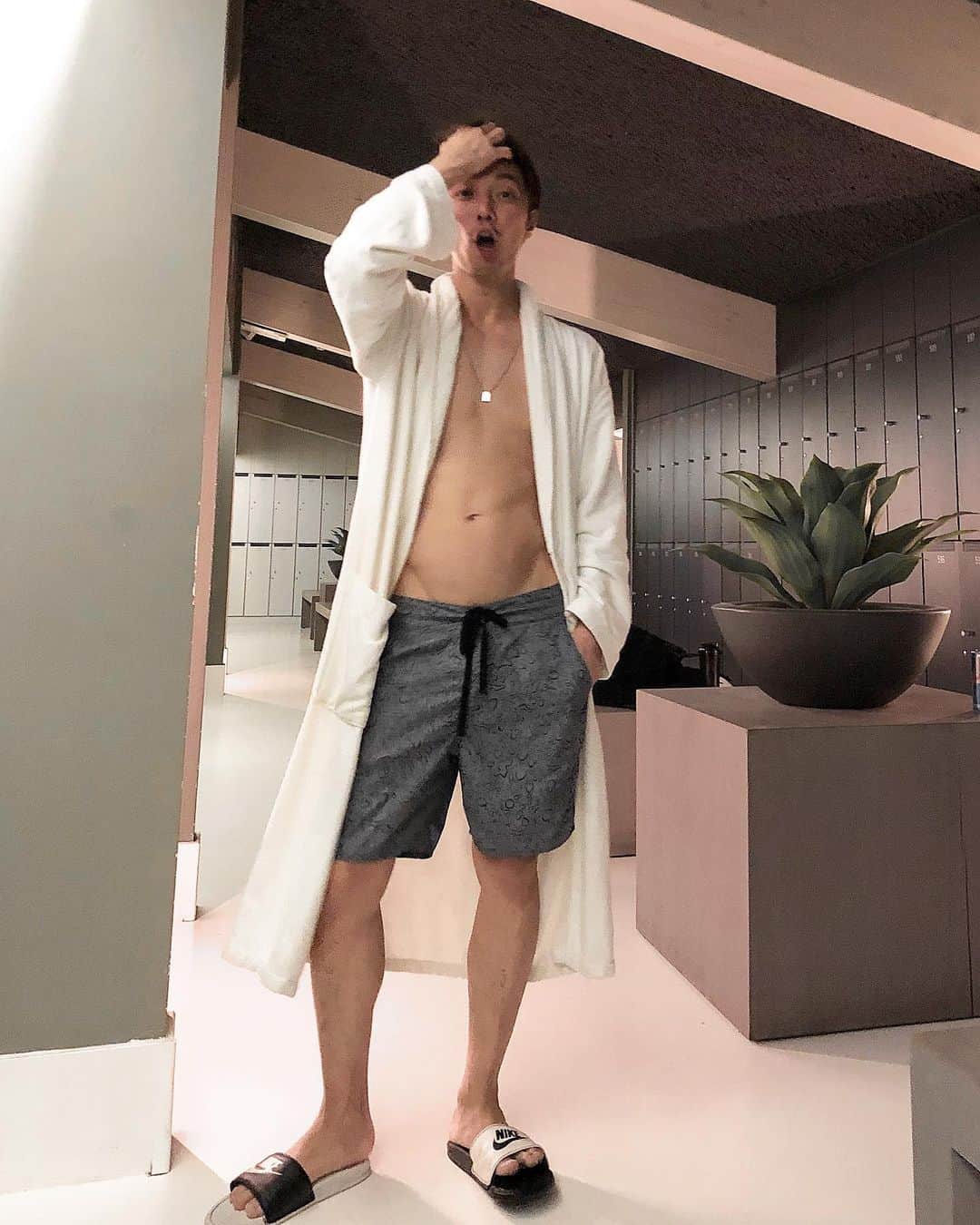 のインスタグラム：「Last year was so intense..... I want to spend more calm this year.... I felt the need for a spa.」