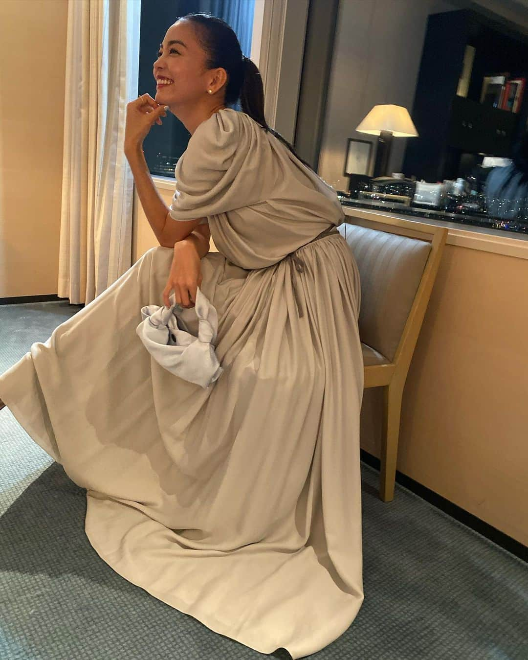 矢野未希子さんのインスタグラム写真 - (矢野未希子Instagram)「ディナーパーティーには @therow のお洋服とバッグで✨  靴は @sergiorossi です✨」1月17日 7時21分 - mikko1104