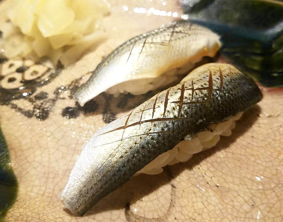 小高亮さんのインスタグラム写真 - (小高亮Instagram)「コハダ美味い。  子供の頃は全然好きじゃなかったのに。  #寿司」1月17日 7時53分 - odaka_p