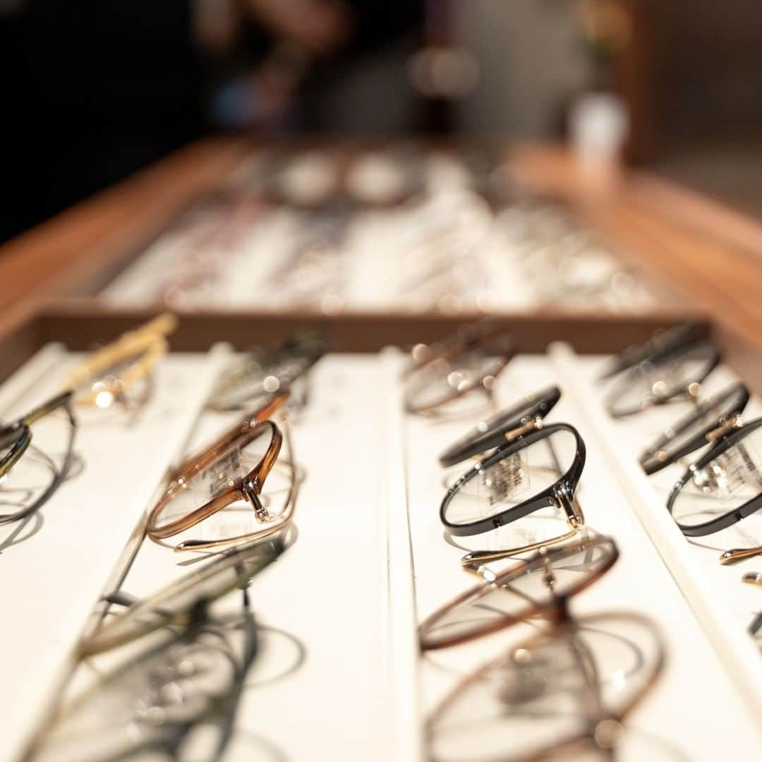 JINS PHILIPPINESさんのインスタグラム写真 - (JINS PHILIPPINESInstagram)「Find the specs that best suits you! 👀⁠ .⁠ .⁠ .⁠ .⁠ #JinsPerfectPair #jinseyewear #opticalph #jinsphilippines #stylisheyewear #eyeglassesph #eyefashion #fashionableglasses #fashionableeyewear #sunglassesph #eyewearph #designerglasses #smnorthedsa #smaura #smmakati #robinsonsplacemanila #smmegamall」1月17日 8時01分 - jins_philippines