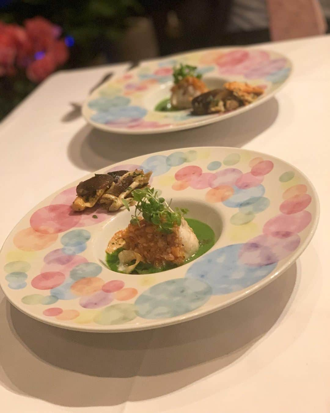 芽華ららさんのインスタグラム写真 - (芽華ららInstagram)「🌹💕🌹💕🌹 ﻿ ﻿ 先日のディナー🍴💕﻿ お料理が美味しいのはもちろん、プレートがとても華やかで素敵でした🥰﻿ 全てシェフのデザインだそう🌹✨﻿ ﻿ 年末から出てた食べ過ぎ注意報🐷⚠️﻿ ついに警報発令したよ😳🤭😱🙄⚠️🚨﻿ ﻿ #dinner#french#foodie#monnalisa#丸の内ディナー#フレンチ#レストラン#モナリザ#東京カレンダー#東カレ倶楽部#rarastagram#❤️﻿」1月17日 8時09分 - rara.world