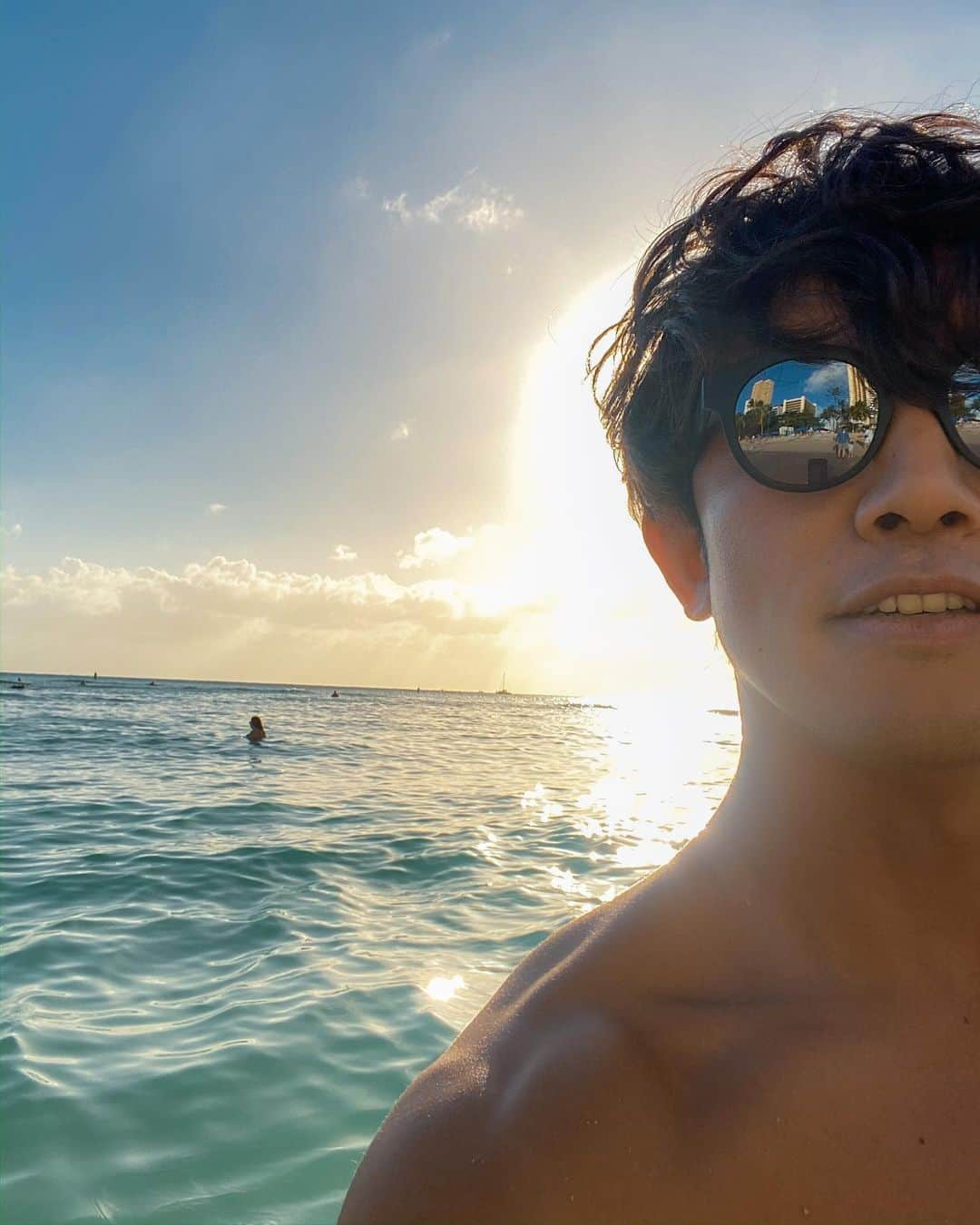 櫻井貴史さんのインスタグラム写真 - (櫻井貴史Instagram)「ワイキキにようやく浮けたあの日👦🏻 . #waikiki #waikikibeach  #HAWAII #メンクラ #ロケ #in #ハワイ #撮影前 #の #束の間の #休息日 #海行って #買い物行って #ボーッとして #年末年始の #忙しさから #解放された #とても #いい時間 #でした #ハワイは良いよなぁ #うんうん #いいんだよなぁ #うんうん #👦🏽🌴🎩」1月17日 8時24分 - sakurai_takashi