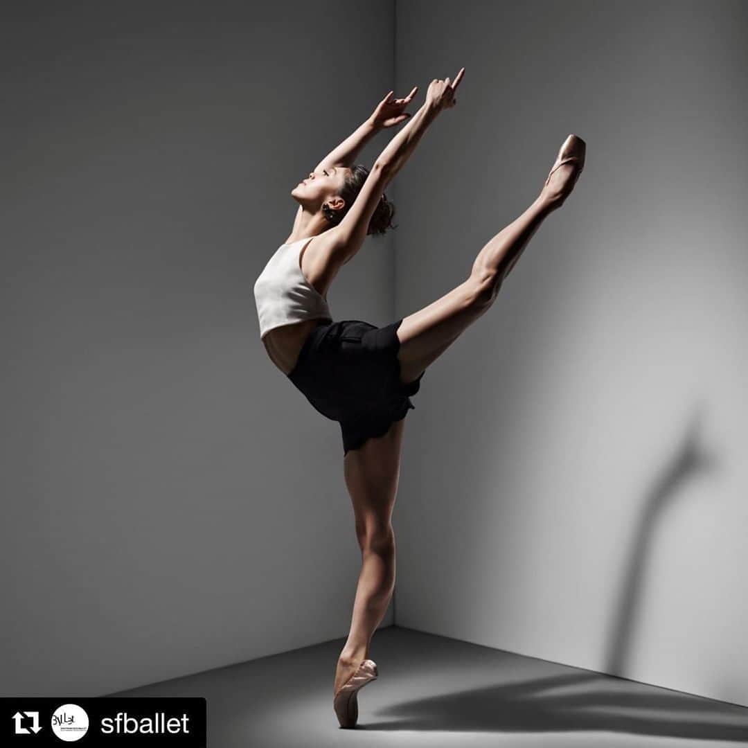 のインスタグラム：「Happy opening of 2020 season! I feel beyond grateful to be here and making beautiful art with the amazing @sfballet 🌟 Tonight is my second opening night gala and excited to dance with my partner @_angelogreco_  Photo by @e_tomasson  サンフランシスコバレエのオープニングナイトガラ！いよいよ2020年のシーズンの開幕！写真はバレエ団のインスタで紹介してもらったもの。#ballet #ballerina #2020 #openingnightgala #ballerinalife #happy #happiness #dance #art #幸せ #バレエ #バレリーナ #sfb #newseason」