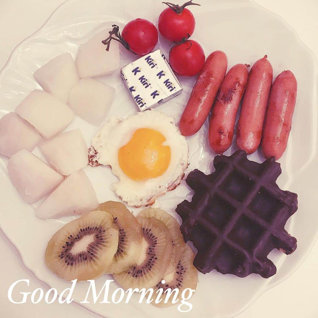 狩野茉莉さんのインスタグラム写真 - (狩野茉莉Instagram)「おはまり☆ちょっとお洒落な感じで撮ってみた😆笑　今日も頑張りまりまりー☆  #朝食」1月17日 8時32分 - marimari_kano