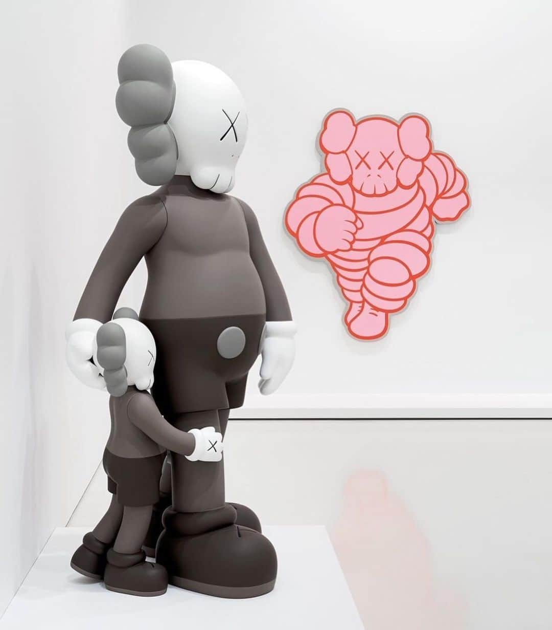 KAWSONEさんのインスタグラム写真 - (KAWSONEInstagram)「#Repost @ngvmelbourne ・・・ Bring a friend or meet new ones in KAWS: Companionship in the Age of Loneliness. #KAWSNGV . Installation views of KAWS: Companionship in the Age of Loneliness at NGV International. © KAWS Photo by Jonty Wilde @jontywilde」1月17日 8時35分 - kaws