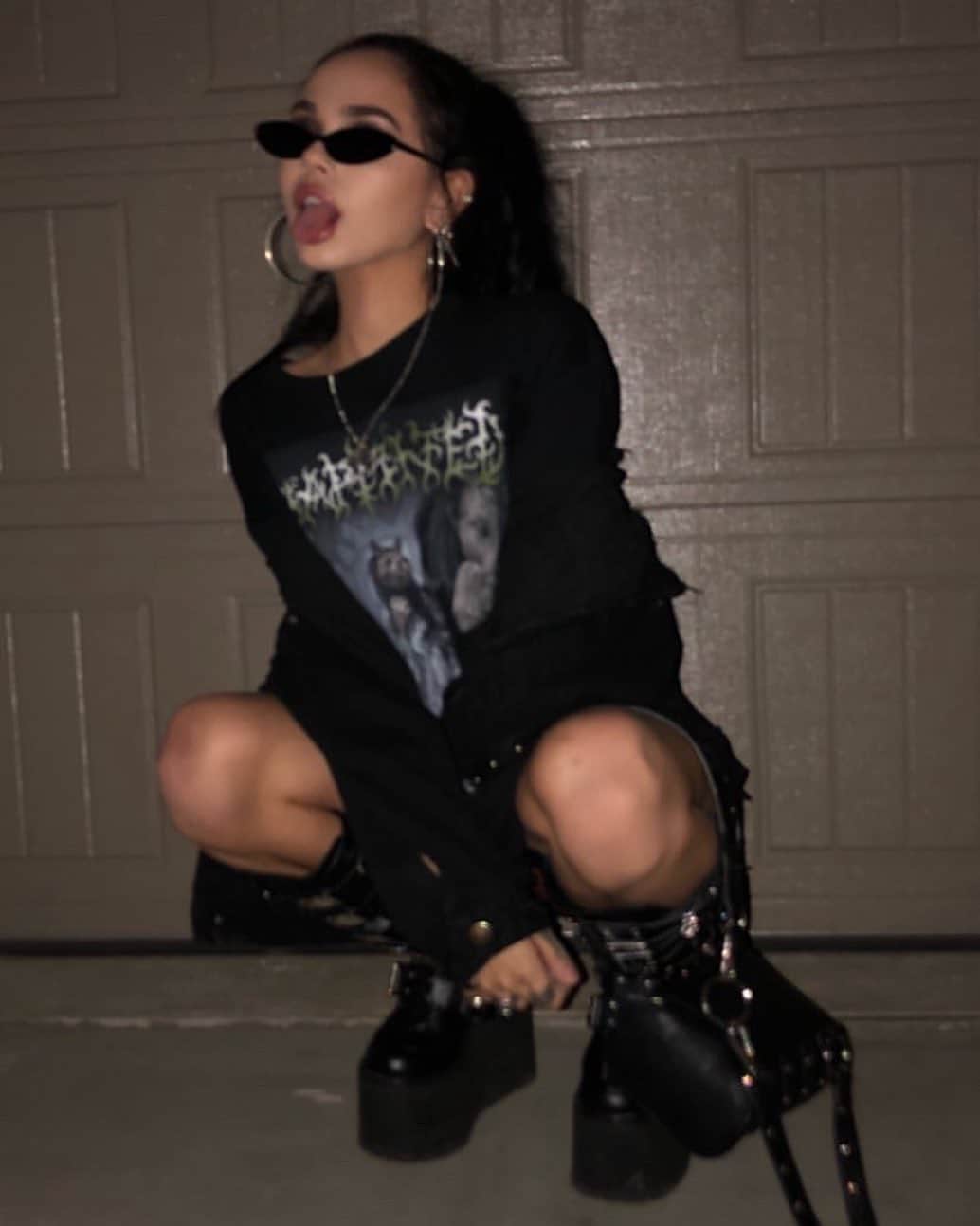 マギー・リンデマンのインスタグラム：「U THINK UR LIKE ME BUT WE’RE SIMPLY OPPOSITE」