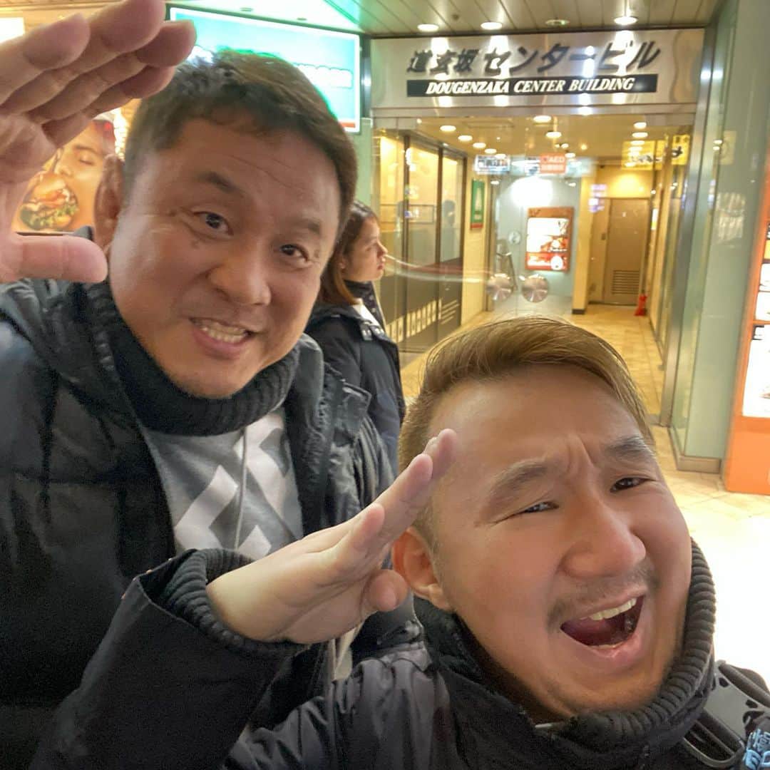 植田朝日のインスタグラム：「🔵🔵🔵﻿ ﻿ ラストナイトは永田さんとホルモンを食いに行く！w﻿ ﻿ 何故かテーマは「ダサさ」と「ゴッドファーザー」⁉️﻿ ﻿ なんか俺たちには良い時間っした。ニヤリ﻿ ﻿ #永田さん #ちょいワルオヤジ？」