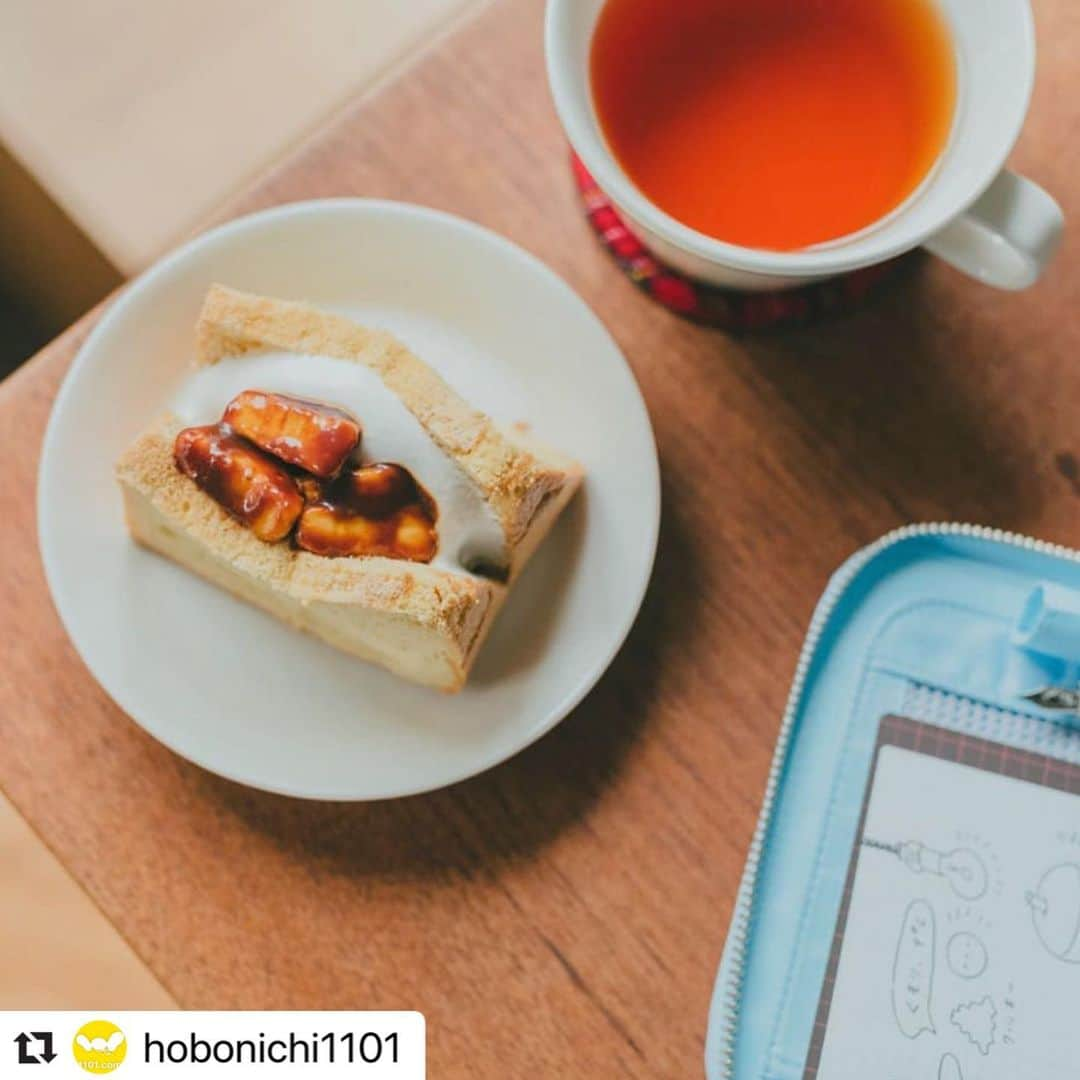 なかしましほ（foodmood）さんのインスタグラム写真 - (なかしましほ（foodmood）Instagram)「#Repost @hobonichi1101 with @make_repost ・・・ フードムードで手帳タイム /  #ほぼ日手帳 をひらいて、自分と向き合うときに おいしいお菓子と心地いい空間があったら‥‥ #東京甘味手帳 の第二弾は 国立の #フードムード さんで #シフォンサンド をいただきました。 幸せな時間をすてきな写真とともに @hobonichi1101 のリンクからどうぞ。 https://www.1101.com/n/s/tokyo_kanmi_techo/2020-01-16.html #TokyoSweetsTecho recommends you some delicious sweets and comfortable space for your  #Hobonichi time. Here is chiffon sand of #foodmood in Kunitachi Tokyo. Bon appetite! photo #川原崎宣喜 #NobukiKawaharazaki #ほぼ日刊イトイ新聞 #ほぼ日 #手帳タイム #ほぼ日おいしいもの部 #HobonichiTecho」1月17日 8時46分 - foodmoodshop