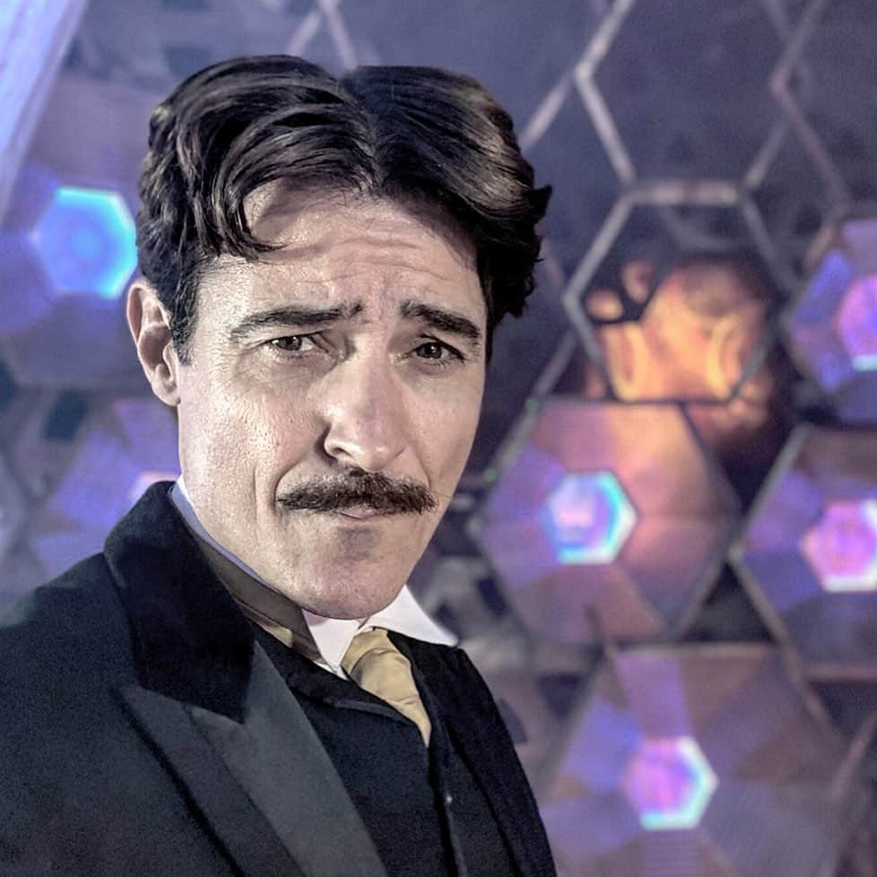 ゴラン・ヴィシュニックさんのインスタグラム写真 - (ゴラン・ヴィシュニックInstagram)「Who’s that dude inside the #tardis ...😱... * * * * *  #nikolatesla #drwho #timeless 😉」1月17日 8時47分 - goran_visnjic