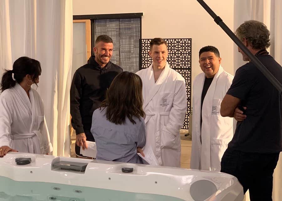 リコ・ロドリゲスのインスタグラム：「It’s not every day you get to work with @davidbeckham, @courteneycoxofficial, and @stephenmerchant all in one episode! Safe to say it was a fun week on set 👏🏽 #tbt」