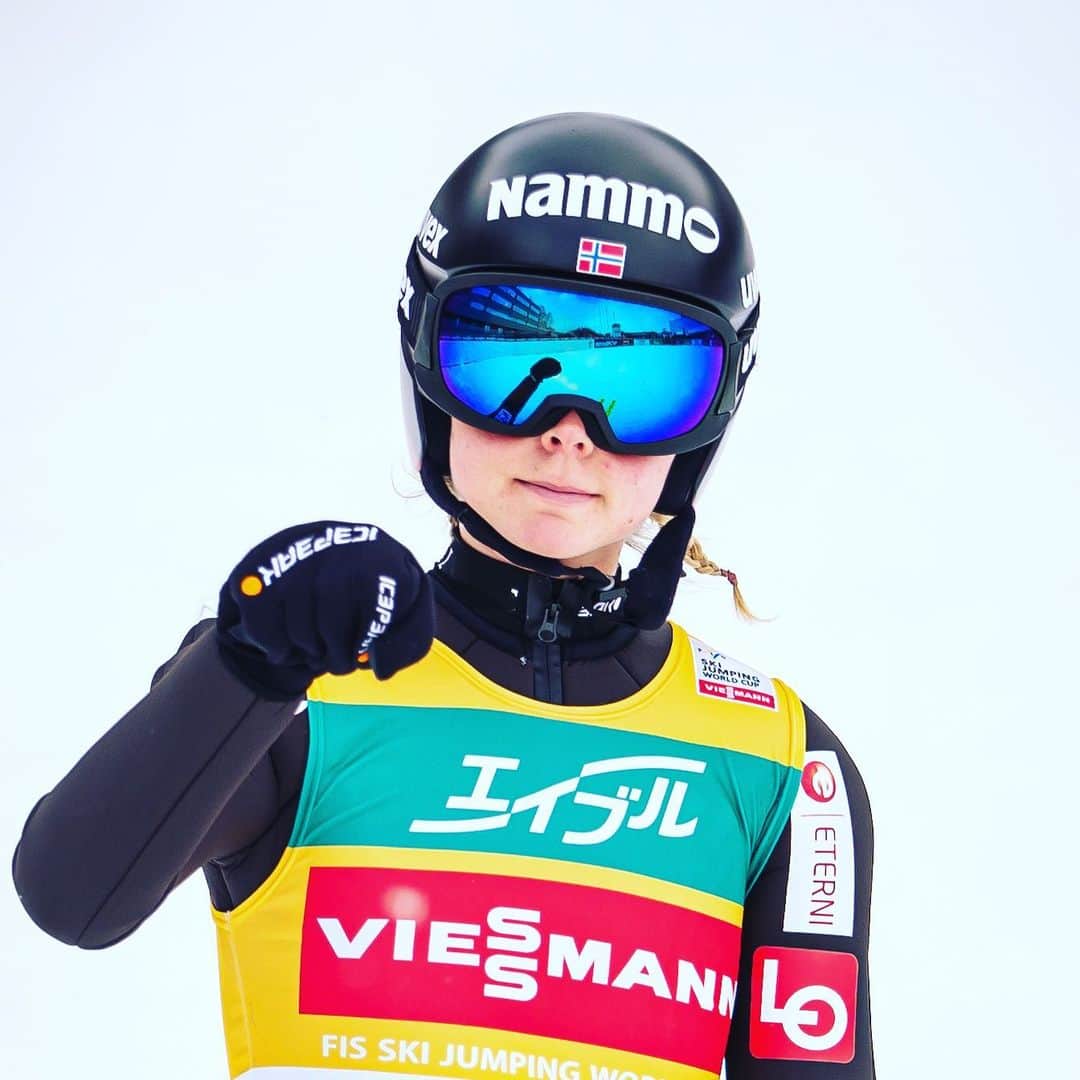 マーレン・ルンビのインスタグラム：「Zao👊🏻👊🏻 09.00 norwegian time, wish us good luck」