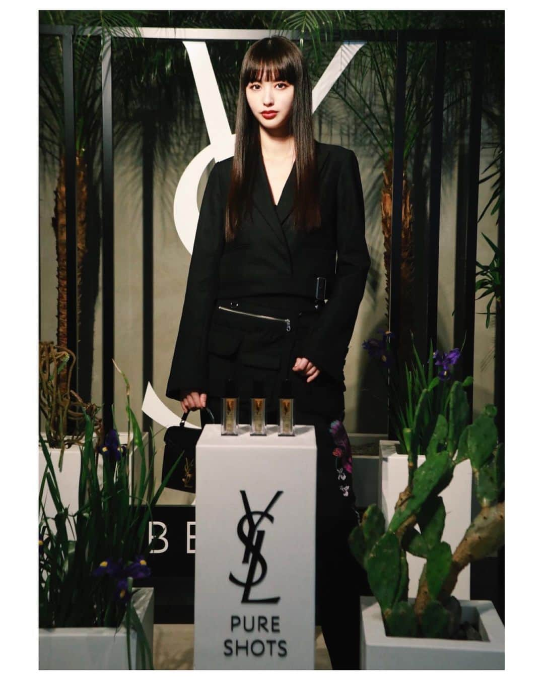 鈴木えみさんのインスタグラム写真 - (鈴木えみInstagram)「昨夜は @yslbeauty 「PURE SHOTS」のイベントにて、トークショーをさせていただきました。 美容の話から、ピュアショットのムービーの撮影秘話、 日々のモチベーションの保ち方や、私が仕事をチョイスするときの基準など、MCの上田まりえさんに色んな話を引き出してもらいながら、みなさんと素敵な時間を共有できたと思います😊 ありがとうございました💖 お肌のことは心配しなくていいように、毎日もっとフルパワーでキラキラ輝けるように後押ししてくれるピュアショットです🌵 みなさん、今日も素敵な1日を💕 #PURESHOTS #ピュアショット」1月17日 10時00分 - emisuzuki_official