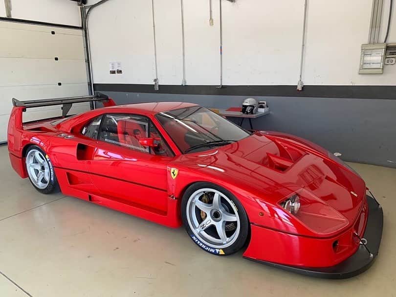 CarsWithoutLimitsさんのインスタグラム写真 - (CarsWithoutLimitsInstagram)「Follow @francesco.castellacci professional racing driver & official Ferrari XXProgramme race coach. Here with the very limited Ferrari F40LM 🚩🏁 #carswithoutlimits #ferrari #f40」1月17日 10時15分 - carswithoutlimits