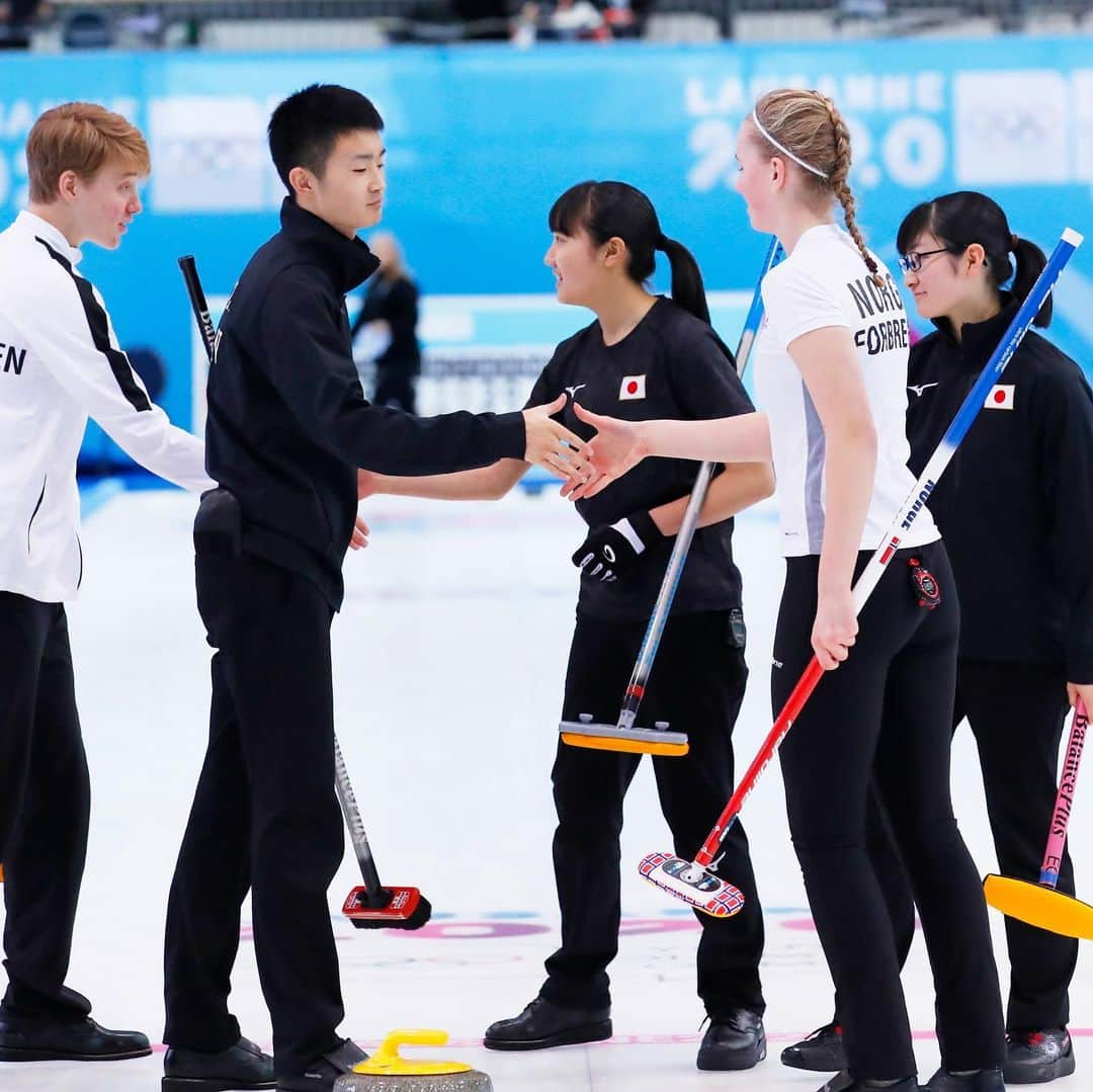 日本オリンピック委員会さんのインスタグラム写真 - (日本オリンピック委員会Instagram)「【#ユースオリンピック DAY8（1/16）】 スピードスケート男子マススタートで蟻戸一永選手が金メダル、カーリング混合団体で日本（前田拓海選手、中原亜星選手、田畑百葉選手、小林未奈選手）が銀メダルを獲得しました🙌🙌🙌 ･ ❄Lausanne Youth Olympics DAY8❄ [Speedskating Men's Mass Start] 🥇蟻戸一永/Yudai Yamamoto . [Curling Mixed Team] 🥈日本（前田拓海、中原亜星、田畑百葉、小林未奈） Team Japan（Takumi Maeda, Asei Nakahara, Momoha Tabata, Mina Kobayashi） ･ #スピードスケート#speedskating #蟻戸一永 #MotonagaArito #カーリング #curling #前田拓海 #中原亜星 #田畑百葉 #小林未奈 #TakumiMaeda #AseiNakahara #MomohaTabata #MinaKobayashi #Lausanne2020 #YouthOlympics #YouthOlympicGames #がんばれニッポン #TEAMNIPPON #japaneseolympiccommittee . 📷AFLOSPORT、OIS/IOC」1月17日 10時18分 - teamjapanjoc