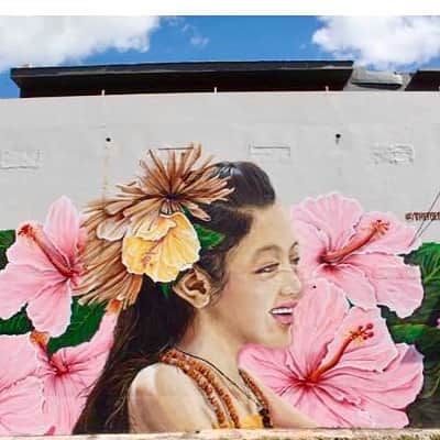 グアム政府観光局さんのインスタグラム写真 - (グアム政府観光局Instagram)「Weekly GUAM更新🌺 南国の明るい太陽に照らされたカラフルな壁画アートがグアムの街を彩っています☀️ 壁画アートを探しに街へ出かけませんか？😉💕 https://weekly.visitguam.jp/2020/01/17/グアムの新しい壁画アートを探してみよう！/ グアム情報はこちら👇🏻 https://www.visitguam.jp  #guam #guamweekly #guamtrip #グアム🌴 #壁画アート #グアム旅行」1月17日 10時27分 - visitguam_jp