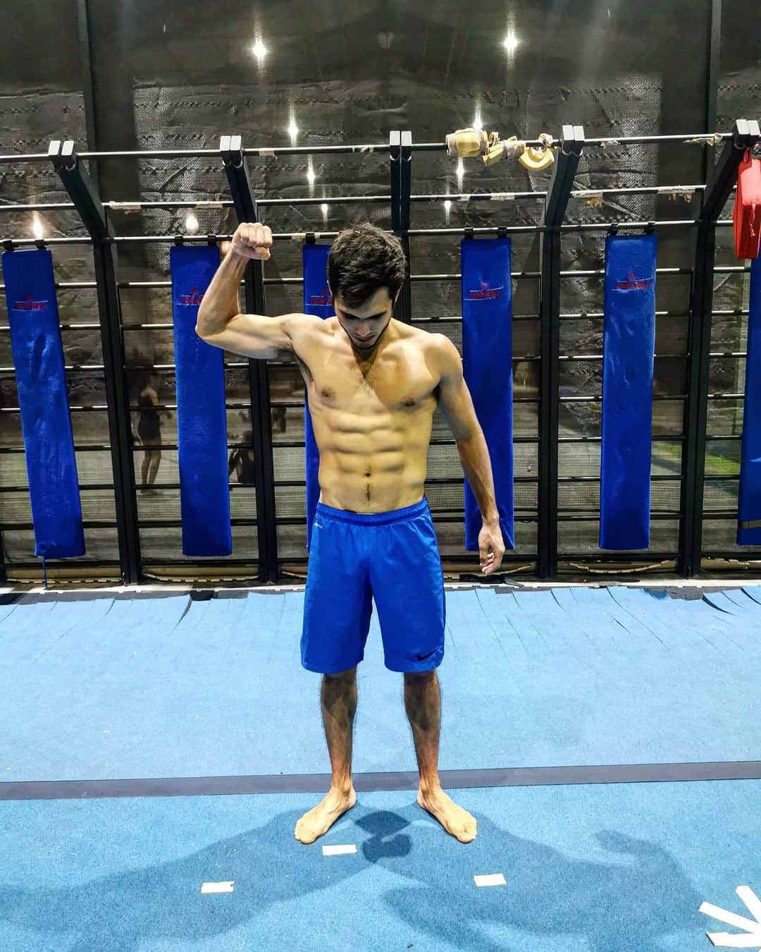 イヴァン・ガルシアのインスタグラム：「#elfenixrenace #buscandomimejoryo 💪🏻💥」
