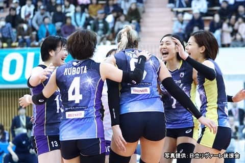 佐藤美弥さんのインスタグラム写真 - (佐藤美弥Instagram)「🏐 . 2019/20 たくさんの応援ありがとうございました。 . 8度目のシーズンを終えて 求められることも考えることも変わる中 選手としてコートで結果を出すことが全てだと 改めて感じました。 . あっという間にシーズンが終わり 振り返るとやっぱり悔しいですが 実力を受け止め結果を受け止め 限られた現役生活を全うしようと思います。 . 本当にたくさんの応援ありがとうございました！ . . #日立リヴァーレ #ありがとうございました  #感謝 #Rivalewinwin #合流当時は恥ずかしかった掛け声 #🐰 . 宇部大会では前歯のご心配ありがとうございました。 当時から応援してくださっている方々には 百発百中ってくらい前歯確認して頂きました。 安心してください。ついてます🤓 8年前はクールキャラだったのに 近年通用しなくなってきて いじられキャラが定着してきたのはなぜ？」1月17日 10時21分 - m.sato8