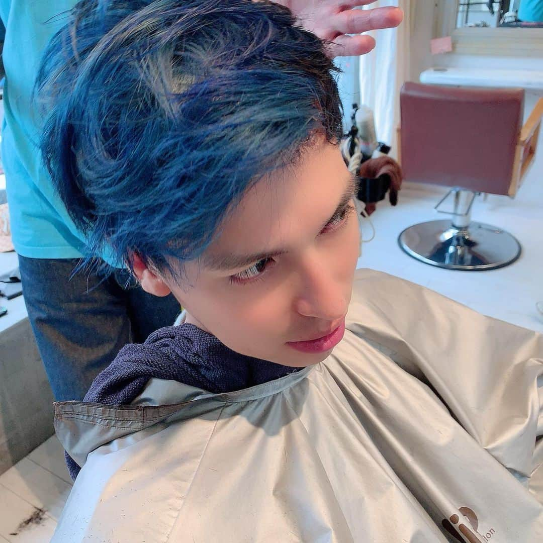 川崎希さんのインスタグラム写真 - (川崎希Instagram)「🦕🐟🐬🐳🐋🦈 @alexanderfriends  #bluehair #newhaircolor」1月17日 10時33分 - kawasakinozomi