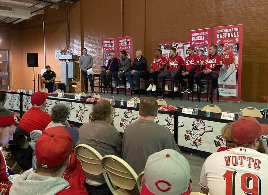 ホセ・デレオンさんのインスタグラム写真 - (ホセ・デレオンInstagram)「Reds Caravan 2020 — Day 1! 👋😄 @reds」1月17日 10時33分 - jdl__87