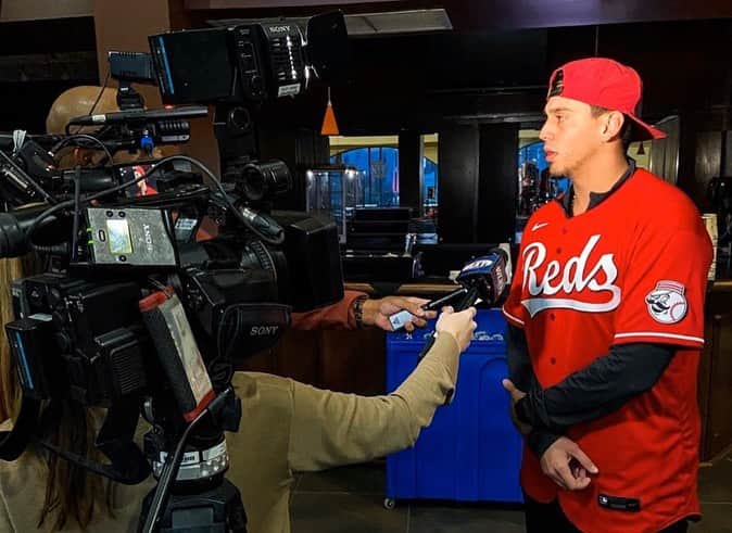ホセ・デレオンさんのインスタグラム写真 - (ホセ・デレオンInstagram)「Reds Caravan 2020 — Day 1! 👋😄 @reds」1月17日 10時33分 - jdl__87
