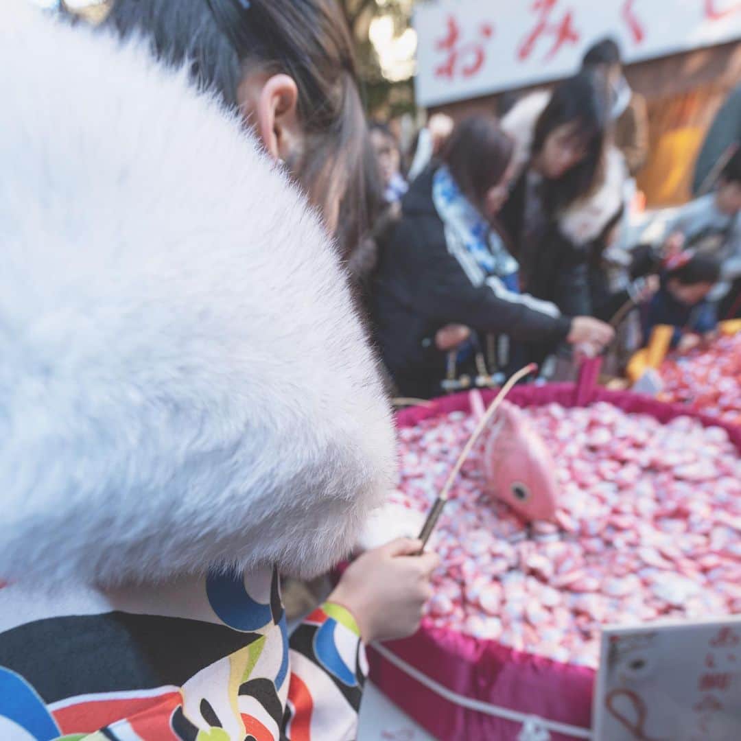 谷中唯彩さんのインスタグラム写真 - (谷中唯彩Instagram)「金魚すくい、、🎣 . 鯛だよ😏😏 . #yuisa #erg #着物 #川越 #川越氷川神社 #鯛 #一年安鯛 #kimono #좋아요 #카와고에」1月17日 10時34分 - yuisa_erg