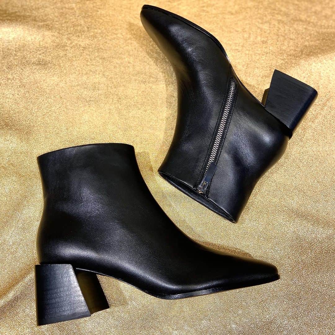 シガーソンモリソンのインスタグラム：「Our must have ankle boot in black nappa. Shop the Mandel at @nordstrom #SigersonMorrison」