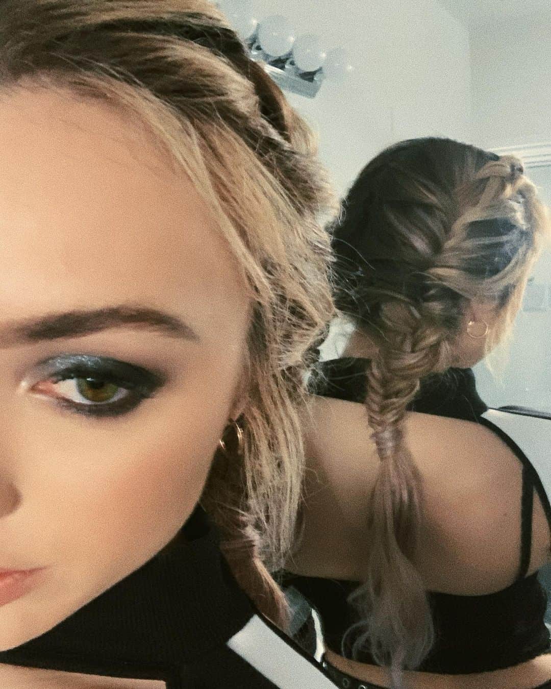 ペイトン・リストのインスタグラム：「🥴🤓😛」