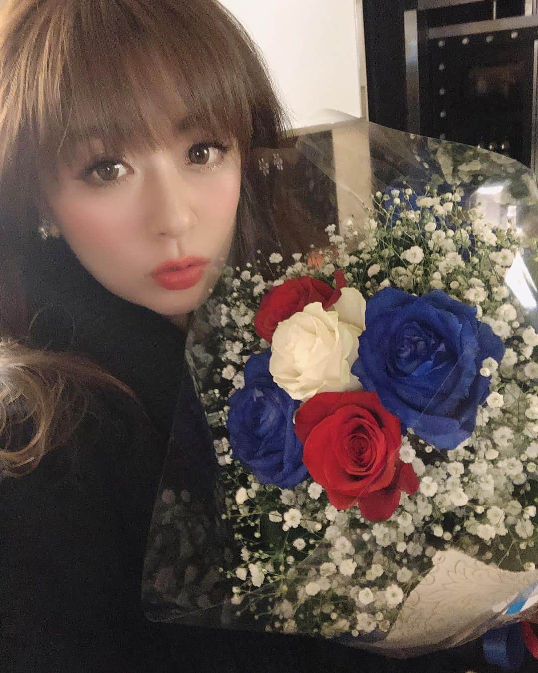 野崎鮎さんのインスタグラム写真 - (野崎鮎Instagram)「STAR出演2days最終日♡ たくーさんのプレゼントありがとう♡ プレゼント達③ #ものまねエンターテイメントハウスSTAR #last #friends #photooftheday #感謝 #幸せ #happy #大好き #iloveyou #thankyou #プレゼント #卒業 #flower」2月1日 5時25分 - ayu_nozaki