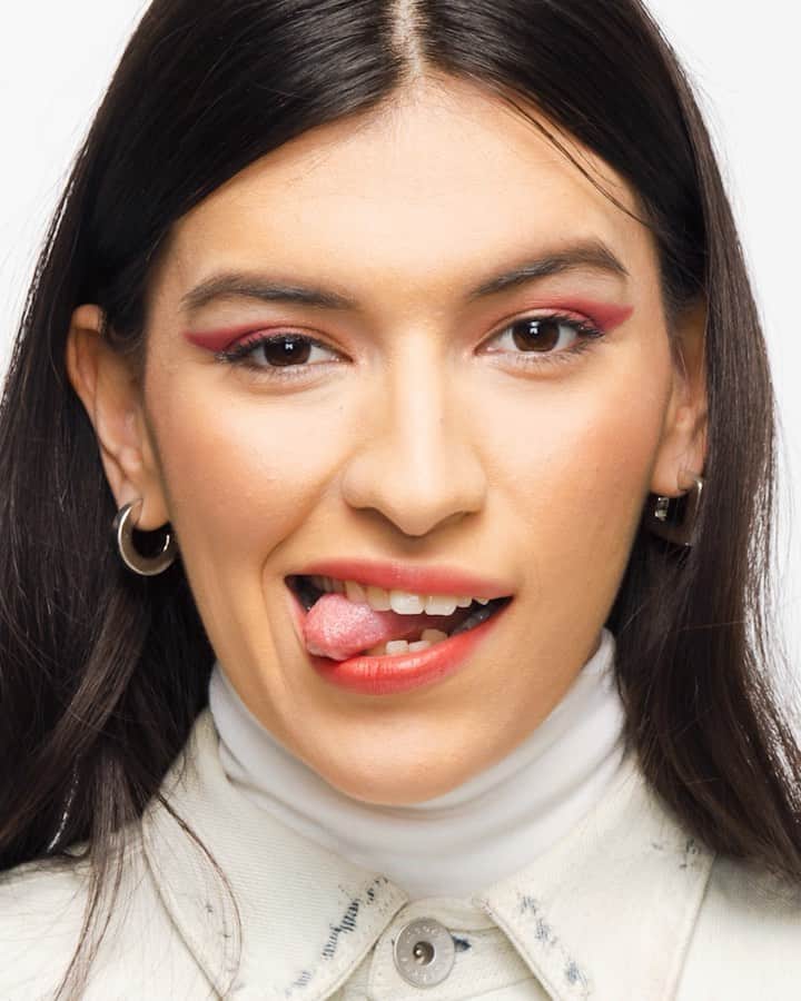 Smashboxのインスタグラム：「Make your Friday makeup last as long as the week felt with some killer long wear products 💃🏻 Get the look: ✨ Original Smooth & Blur Primer ✨ Studio Skin Full Coverage Foundation ✨ Always On Cream to Matte Lipstick」