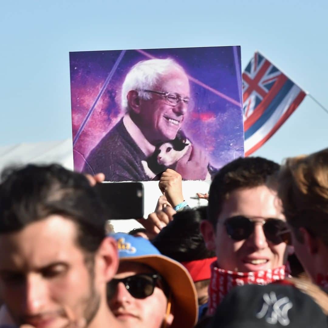 VICEさんのインスタグラム写真 - (VICEInstagram)「What do Bernie supporters really think of the term "Bernie Bro"? Read at the link in our bio. ⁠ ⁠ ⁠ 📷: Kevin Winter/Getty Images」2月1日 6時35分 - vice