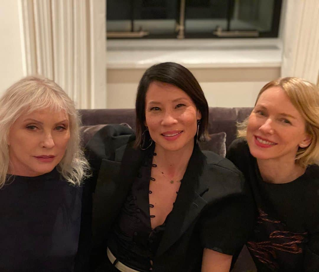 ナオミ・ワッツさんのインスタグラム写真 - (ナオミ・ワッツInstagram)「These were the well booted, foxy ladies from yesterday’s challenge ❤️ 2 of my all time favorites @blondieofficial @lucyliu」1月31日 21時47分 - naomiwatts