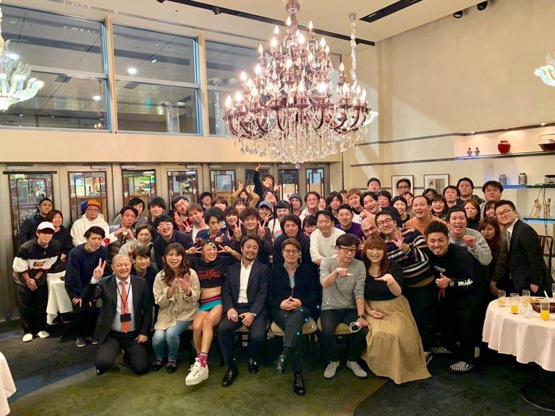 日本テレビ「ウチのガヤがすみません！」のインスタグラム：「🌟#ウチガヤ新年会 🌟#ヒロミ さん #後藤 さん #ガヤ芸人 さん＆スタッフで『今年も頑張ろう‼️』の会😆🍽💖 . 新年１発目の収録後に、その日出演のガヤ芸人さんにも 参加してもらい🎍新年会🍱を開催しました🙌 【ハイライトに動画をアップしています🎞】 . ヒロミさんを中心に「今年もMC、ガヤ芸人、スタッフ みんなで力を合わせて番組を成長させていこう‼️」と 気持ちを引き締めました😌🔥😤🔥 . 視聴者の皆様、いつも応援ありがとうございます🥰 これからも皆様の笑顔につながるよう番組づくりに 邁進してまいります🙇🏻‍♂️🙇🏻‍♀️💨 今年もインスタを通して、一緒に番組を盛り上げて いただけると嬉しいです🙏💕 . #ウチのガヤがすみません！スタッフ一同 . #ウチガヤ #ガヤ芸人オフショット #芸人 #フットボールアワー後藤 . 注：収録後にお仕事があった芸人さんは参加できていません😭途中退席の芸人さんは写っていません💦」