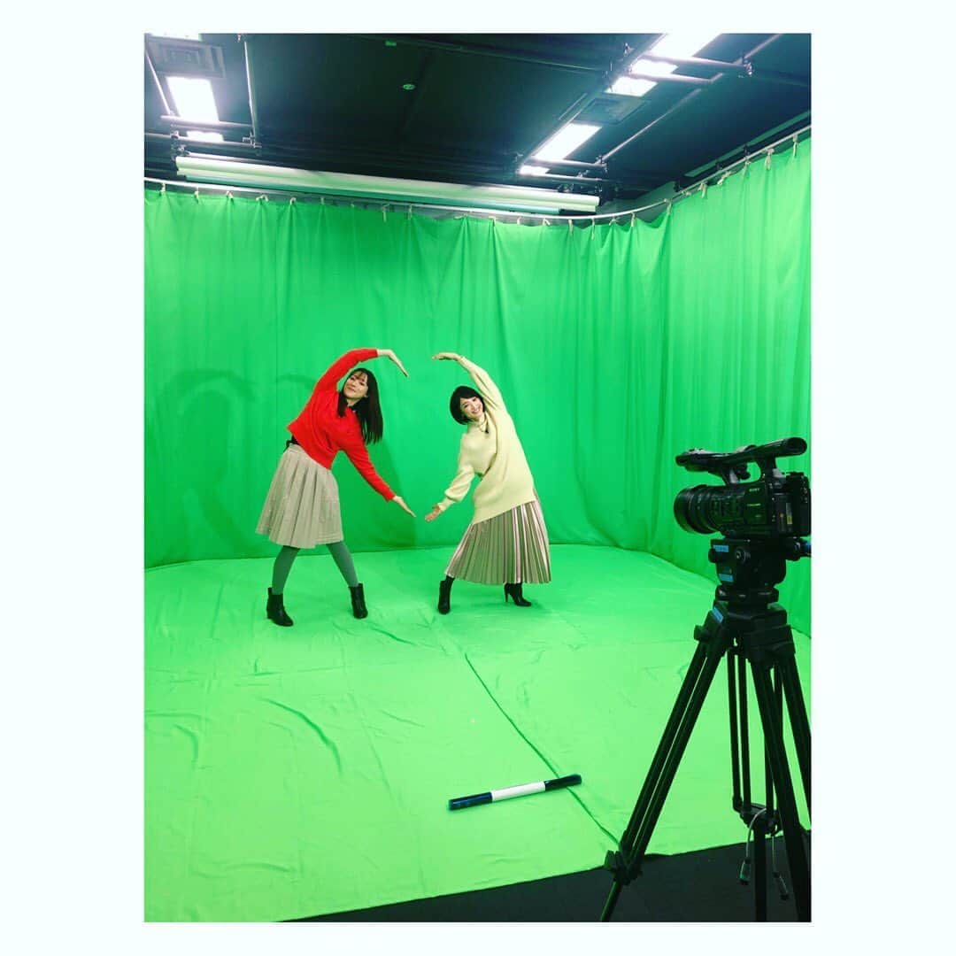望月理恵さんのインスタグラム写真 - (望月理恵Instagram)「あーみんとクロマキー撮影。  どんな風になっているのか、 明日早起きしたら、 ぜひズムサタ観てくださいね。 #ズムサタ」1月31日 21時49分 - mochiee28