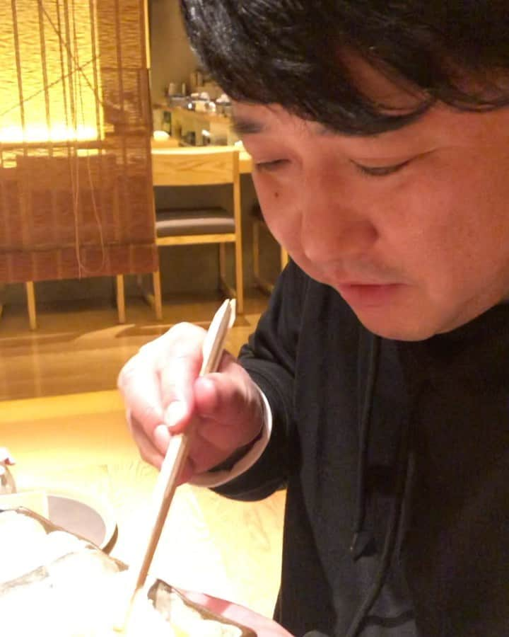 松田大輔のインスタグラム：「はじめての焼きフグ。  お祝いで連れて行ってもらいました。  #今を生きてりゃいいんだよな」