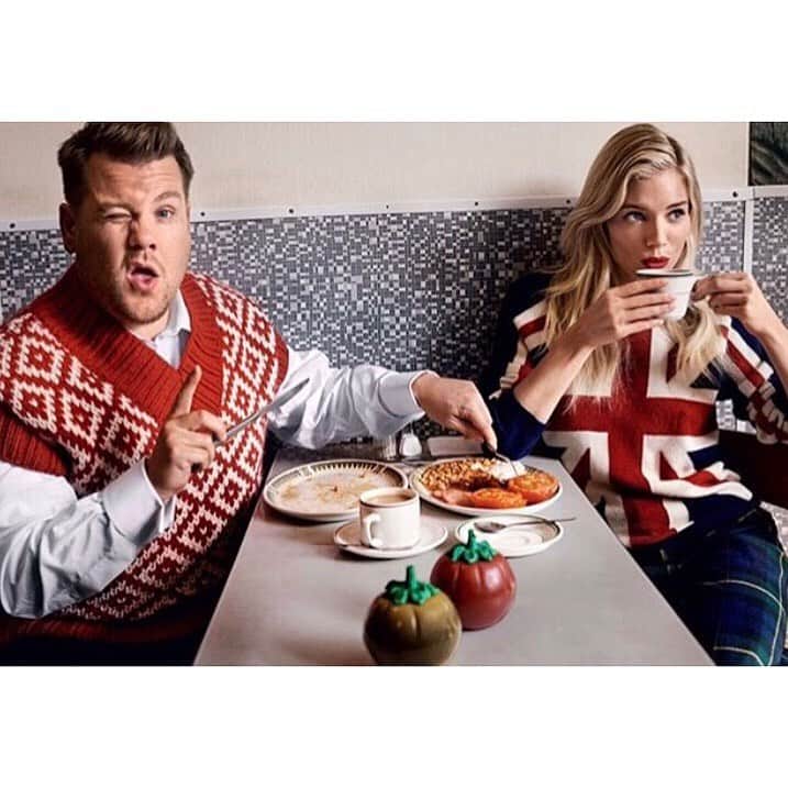 のインスタグラム：「#Lastbreakfast in Europe. Next hope: BRINO (#brexitinnameonly) 💪🏻 (#siennamiller wears our iconic #clementsribeiro Union Jack cashmere sweater #vogueusa #2017 - oh, and that’s of course #jamescorden @j_corden @siennamiller1 😘)」