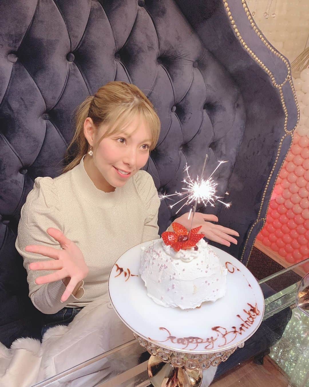 西村ケリーさんのインスタグラム写真 - (西村ケリーInstagram)「My Birthday🎉🎂🍰 みんな！ありがとう☺️❤️ #mybirthday #thankyou #birthday #birthdaygirl #birthdaycake」1月31日 21時45分 - kellynishimura8