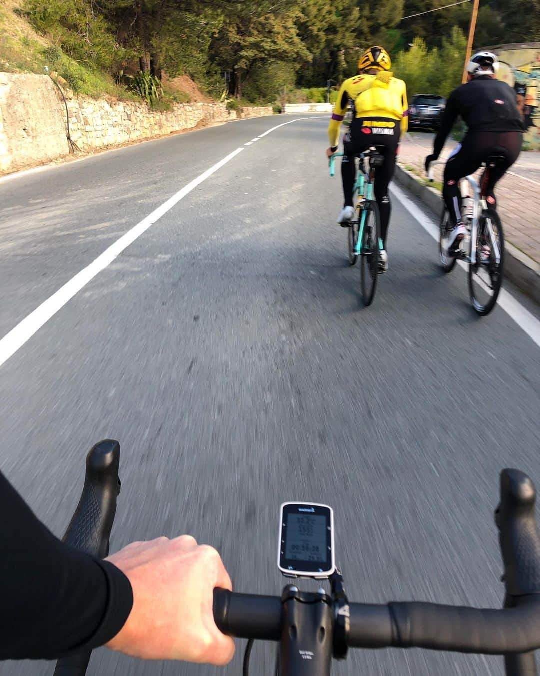 ジェームズ・ロシターのインスタグラム：「Training for @hauterouteoman with @bentosmonaco @stevenkruijswijk this morning. Got some work to do in the next few weeks but a solid 105km and some Italian coffee was awesome @leger.la」