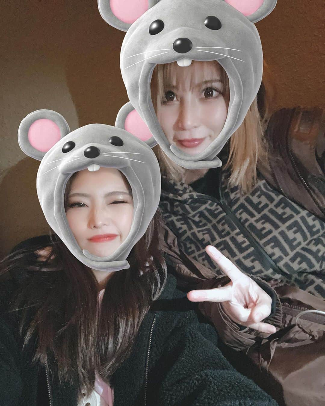 MIKAさんのインスタグラム写真 - (MIKAInstagram)「一月もラスト🤭新年気分も終わりだチュウ🐭 だけど最後にお餅をきなこと砂糖醤油で食べたい💭笑 皆さん後ほどvisionでお会いしましょう💓 @claptone.official 来日show👯‍♀️🎶 #fridaynight  #claptone #visiontokyo #shibuya #cyberjapan #girl #pink #hoodie #antisocialsocialclub #サイバージャパン #サイバージャパンダンサーズ #へむっっ」1月31日 22時01分 - cjd_mika