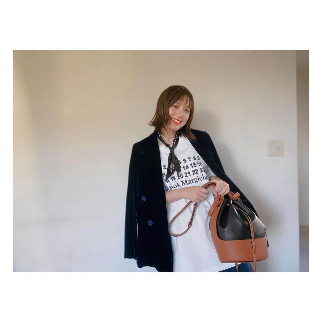 本田翼さんのインスタグラム写真 - (本田翼Instagram)「👜 @loewe さんの #BalloonBag🥳 たくさんはいります☺️ 小さいバックもいいけどこのくらいのサイズのに 結局落ち着いてしまう🍵 thank you @jonathan.anderson  When are you coming to japan😙？」1月31日 22時02分 - tsubasa_0627official