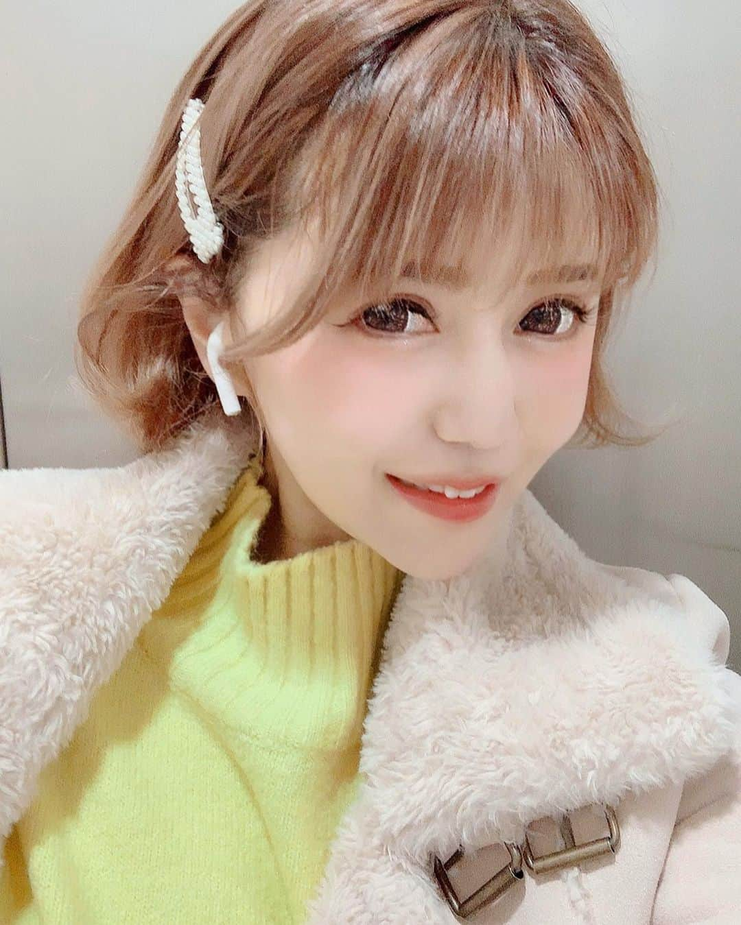 河西里音さんのインスタグラム写真 - (河西里音Instagram)「笑顔を大切に...❤ ♡ 最近は笑顔が消えてしまいそうな ニュースが多いけど、、 コロナウイルスとか怖いよネ💦 だから、うがい手洗いは しっかりね！ 今はこれしか予防方法が ないみたい😢💔 帰ったら面倒くなる前に 洗面所に行こ！ 私もいつもそうしてる！ コロナウイルスに限らず インフルエンザとかも 流行ってるから うがい手洗いは基本♪基本♪ もぅこの際クセにしちゃお～♪ ♡ あと、笑顔は世界を救う！ ってずっとずっと思ってるから 辛い時こそ笑お♪♪ 元気がない時は いつでも言ってネ🥴⸜🌷︎⸝‍ ハッピーエネルギー 沢山あげるよ~~~✨✨✨ 遠慮なく甘えて(*´ω｀*)💓 逆に私に元気がない時は みんなよろしくねw 困った時はお互い様精神で♡ ♡ インスタチェックも いつもありがとう🙏🏻💕 #1月ラスト #2020年初月 #負けない気持ち #笑顔を大切に #happysmile #smile」1月31日 22時04分 - rion_kasai