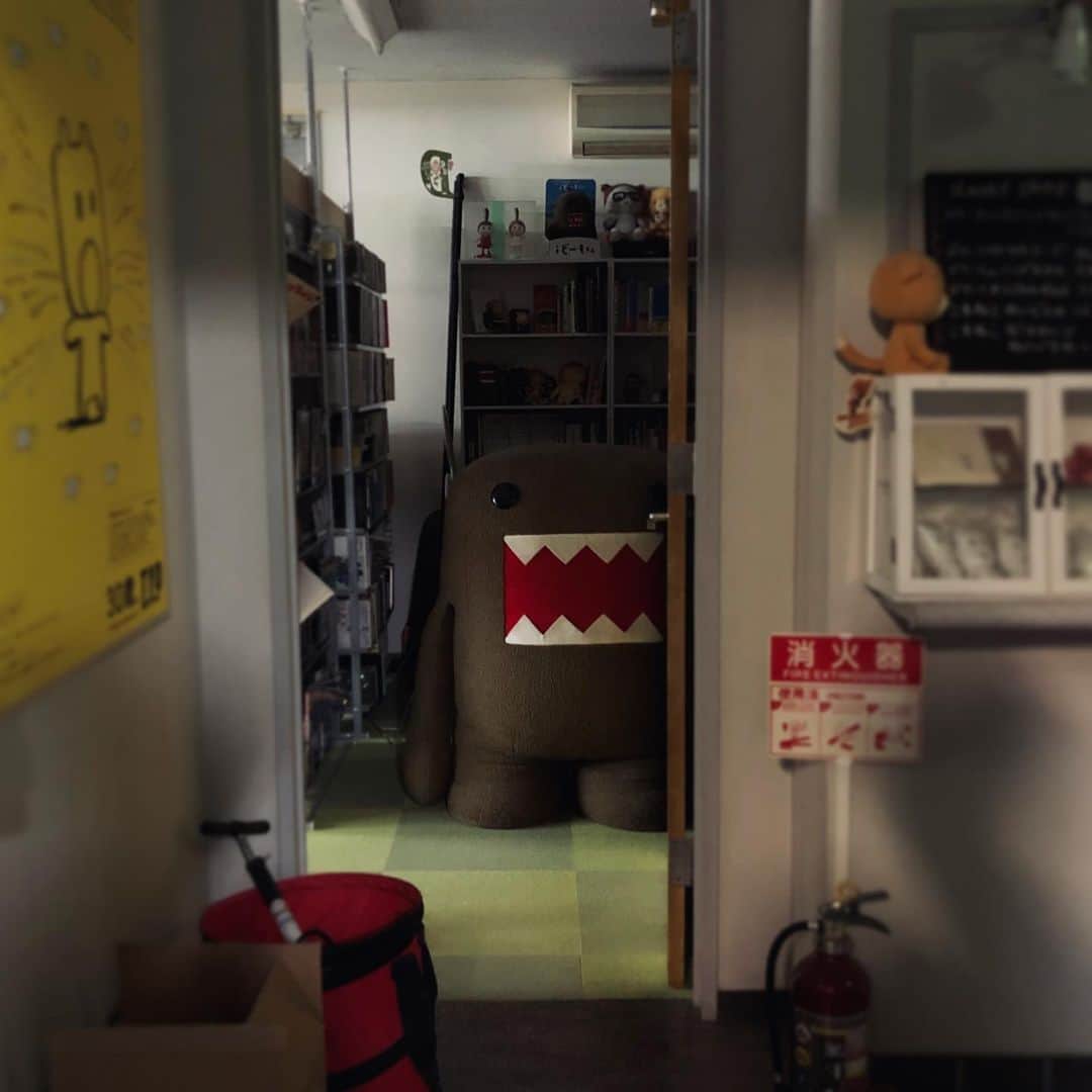 合田経郎さんのインスタグラム写真 - (合田経郎Instagram)「いる。 #dwarfstudios  #domo」1月31日 22時14分 - tgdwf