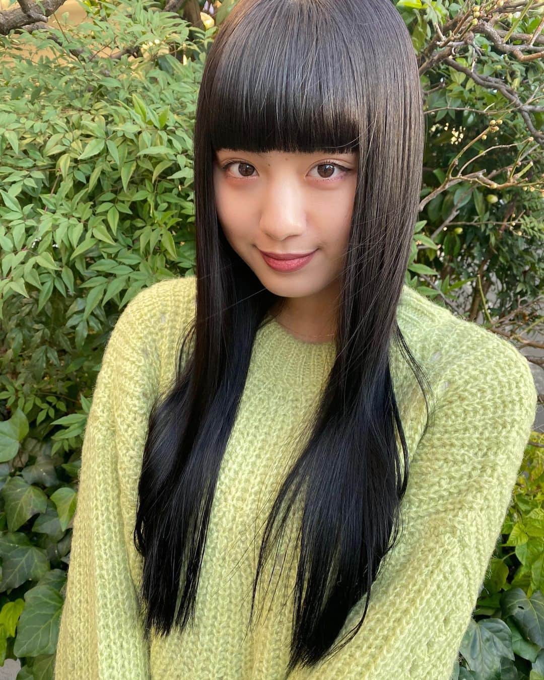 高橋有紀のインスタグラム：「のあにゃん前髪切って黒髪にして、Lysaの新しいトリートメントしました❤︎ ほんっとかわいい、、 #lysa_yuki #鶴島乃愛  #仮面ライダーゼロワン　#イズちゃん #ラーレ　でスタイリング❤︎」
