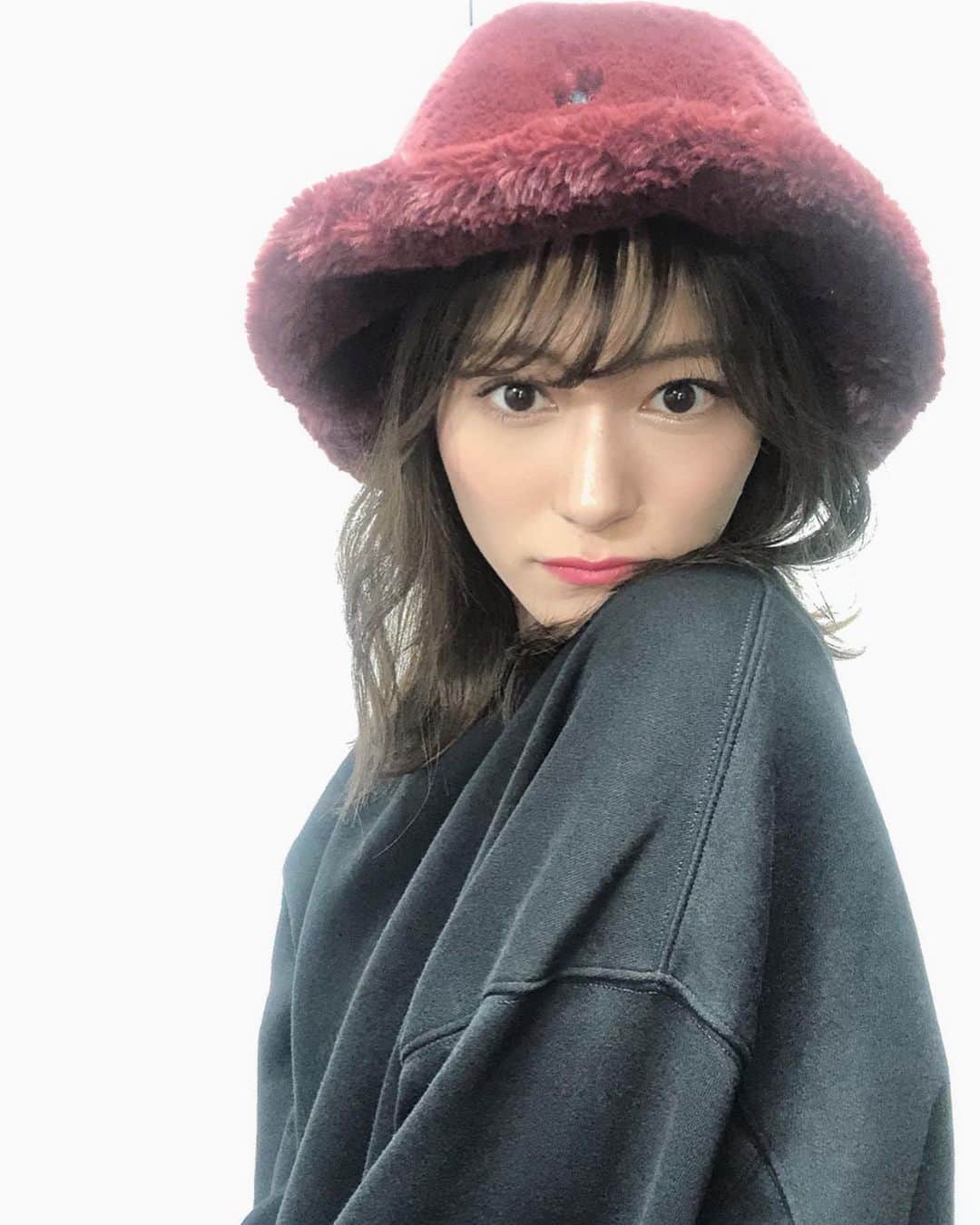 山下愛実（まなみるく）のインスタグラム：「🦘🖤❤️ . #kangol#red#model#instagood #street#fashion#make#hair#followｍe」