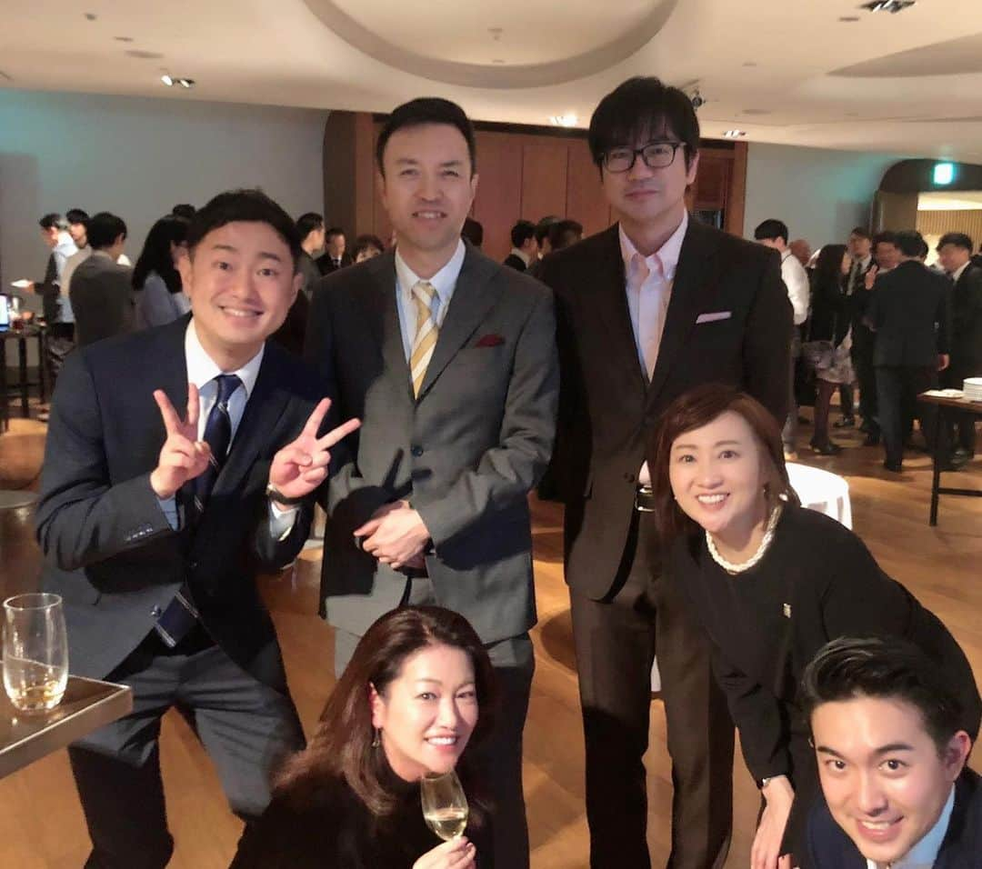 岡安弥生さんのインスタグラム写真 - (岡安弥生Instagram)「モーニングショー新年会✨今年も、みんなで頑張りますっ！#羽鳥慎一モーニングショー#新年会#羽鳥慎一#玉川徹#野上慎平 #山木翔遥 #原元美紀#高木美保#吉永みち子#みといせいこ#青木理#黒宮千香子 #新年会」1月31日 22時42分 - yayoin3