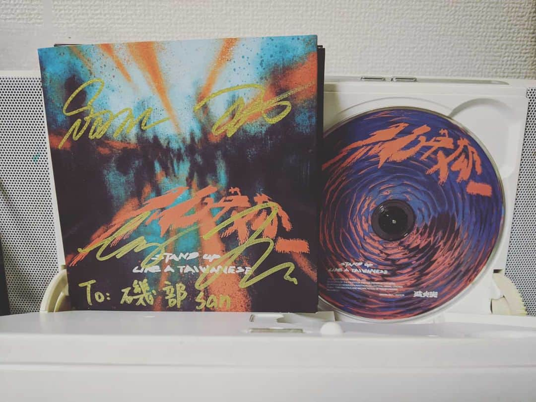 磯部正文さんのインスタグラム写真 - (磯部正文Instagram)「滅火器 Fire EX.  5th Album 【無名英雄 Stand Up Like A Taiwanese】  哀愁の音・光が零れ溢れる 英詞の曲も新鮮だなぁ 日本での通販も検討中とのことです 必聴...♪*ﾟ 太棒了!!🤓 #fireex  #無名英雄」1月31日 22時47分 - masafumiisobe